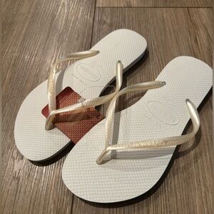 NWT Havaianas Women's White Sandals L9/10
